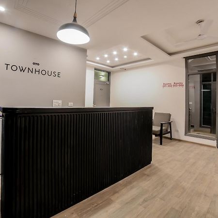 Townhouse 330 Dlf Phase-2 Near Leisure Valley Park Gurgaon Exteriör bild